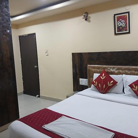 Blossoms Room Holiday Inn- Lakdikapul حيدر أباد المظهر الخارجي الصورة