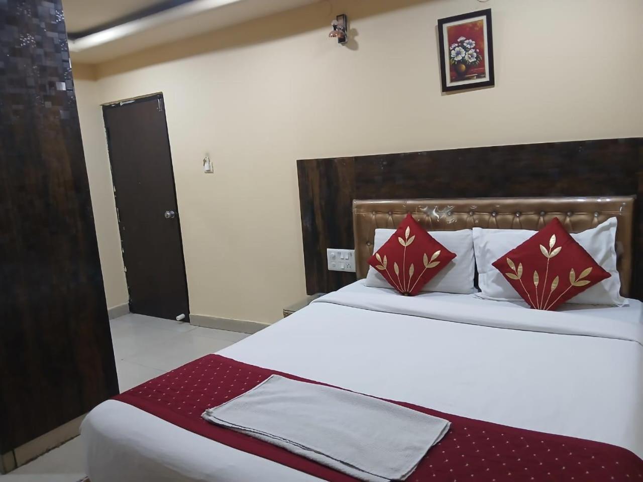 Blossoms Room Holiday Inn- Lakdikapul حيدر أباد المظهر الخارجي الصورة
