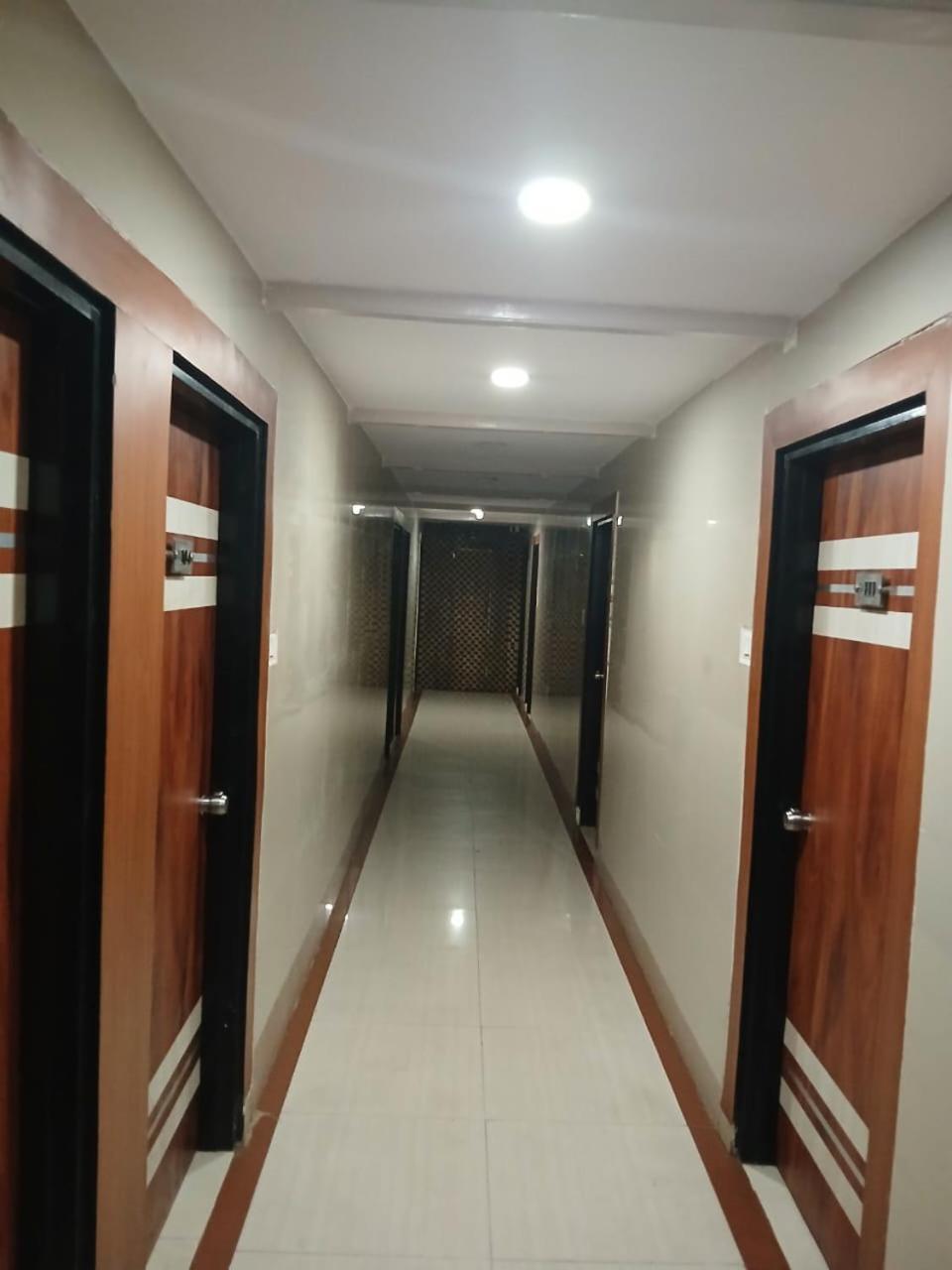 Blossoms Room Holiday Inn- Lakdikapul حيدر أباد المظهر الخارجي الصورة
