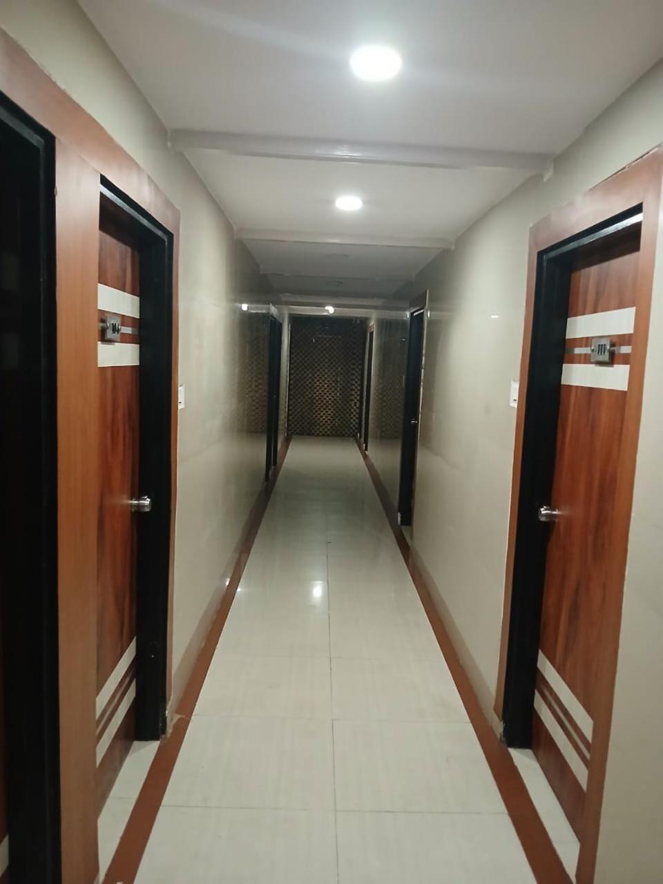 Blossoms Room Holiday Inn- Lakdikapul حيدر أباد المظهر الخارجي الصورة