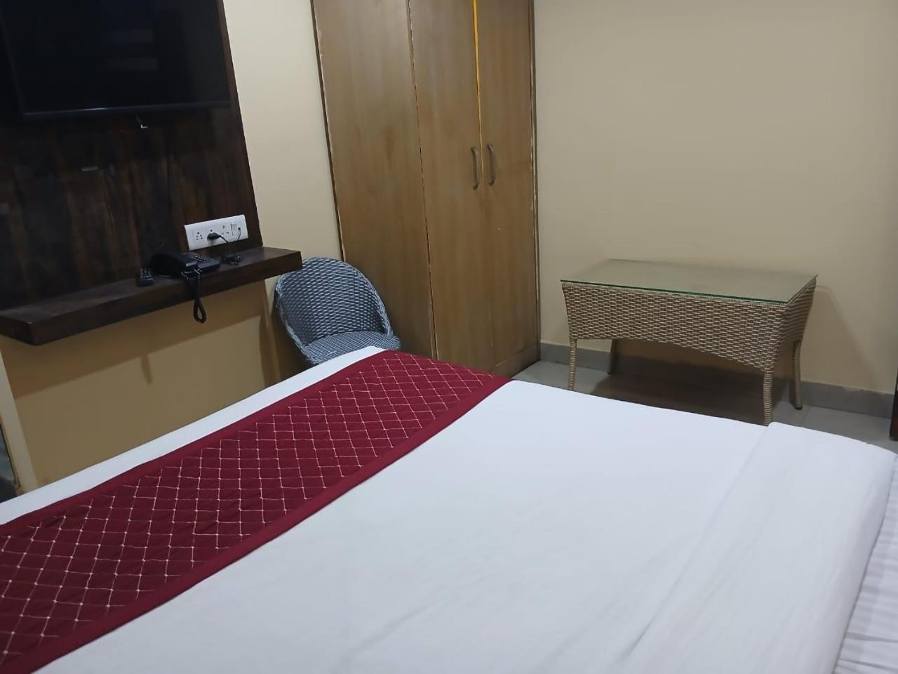 Blossoms Room Holiday Inn- Lakdikapul حيدر أباد المظهر الخارجي الصورة