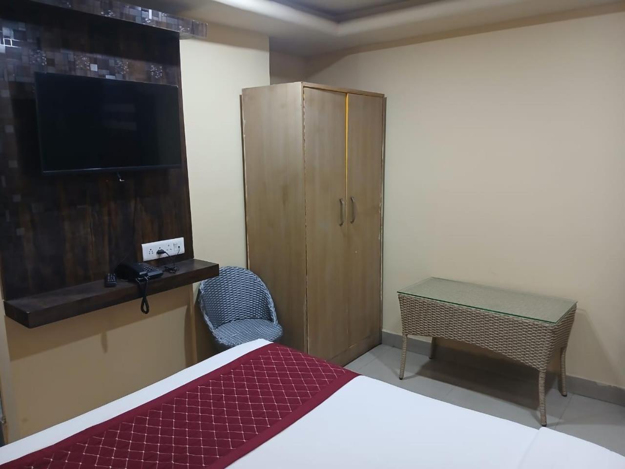 Blossoms Room Holiday Inn- Lakdikapul حيدر أباد المظهر الخارجي الصورة