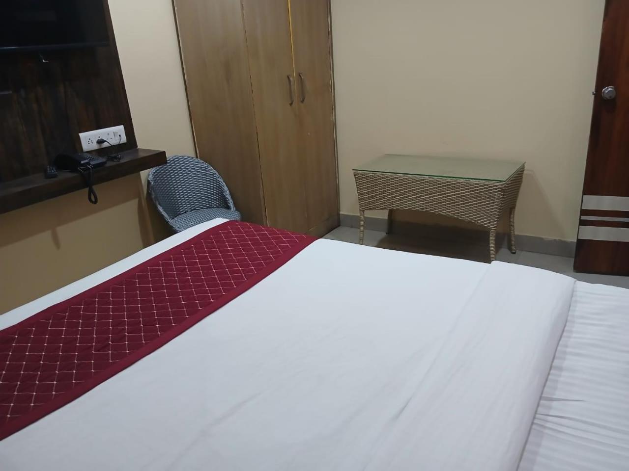 Blossoms Room Holiday Inn- Lakdikapul حيدر أباد المظهر الخارجي الصورة