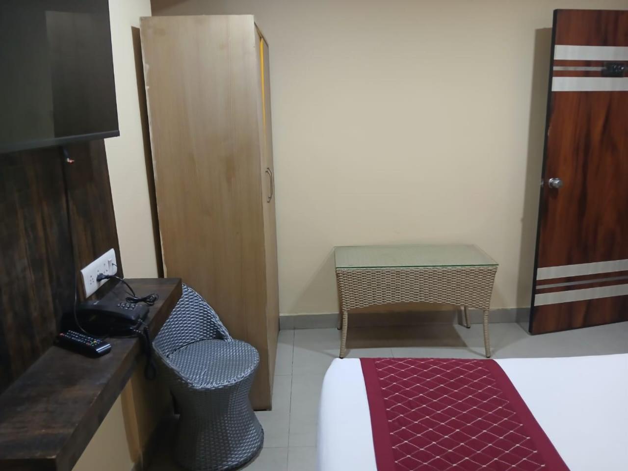Blossoms Room Holiday Inn- Lakdikapul حيدر أباد المظهر الخارجي الصورة