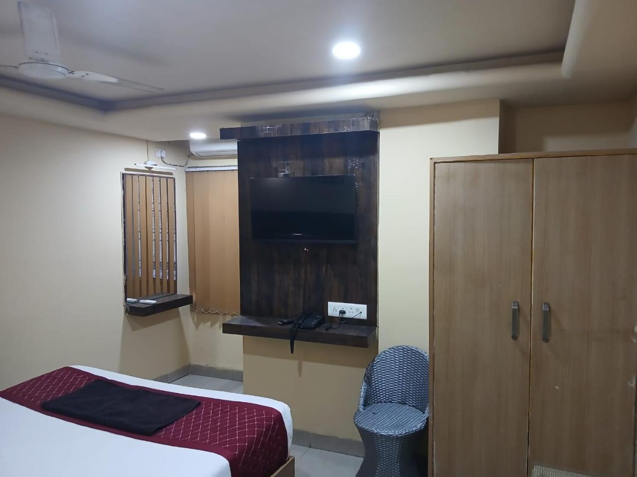 Blossoms Room Holiday Inn- Lakdikapul حيدر أباد المظهر الخارجي الصورة