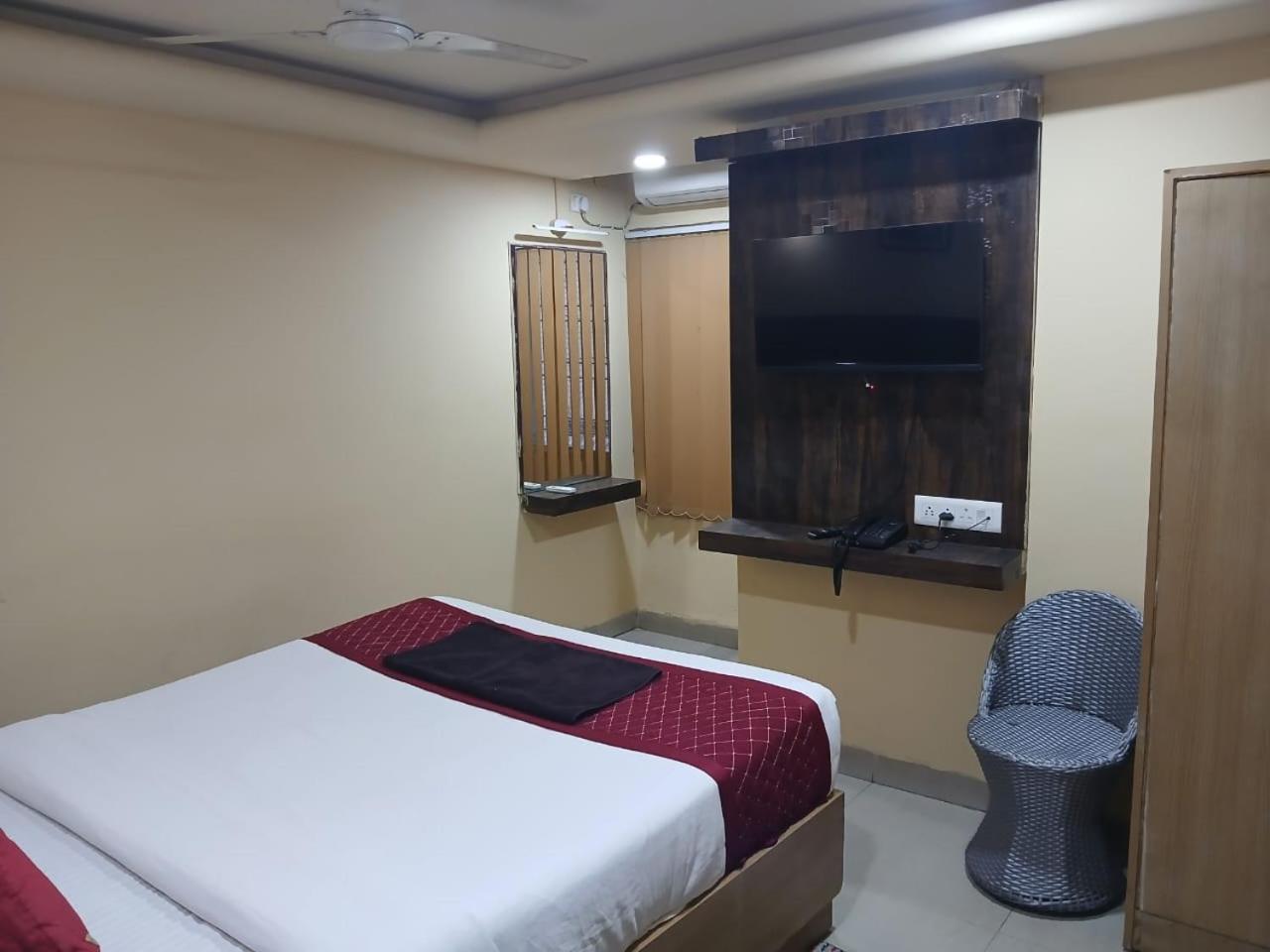Blossoms Room Holiday Inn- Lakdikapul حيدر أباد المظهر الخارجي الصورة